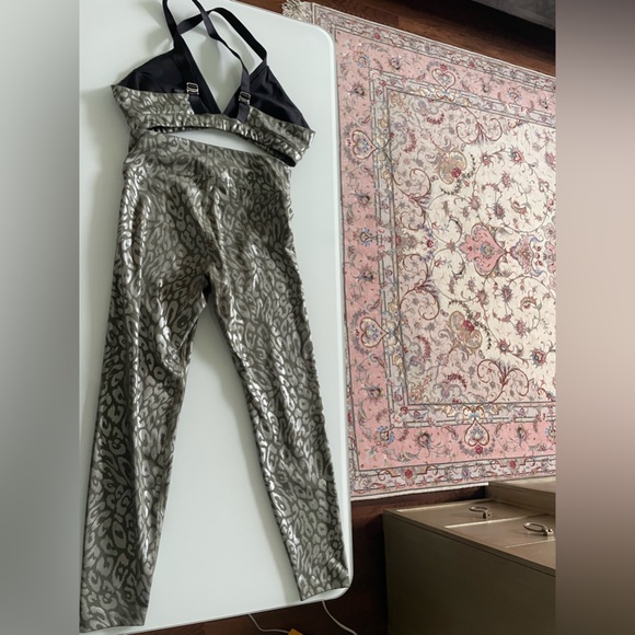 Heroine Sport workout/athletic set sport bra and leggings - Picture 7 of 7